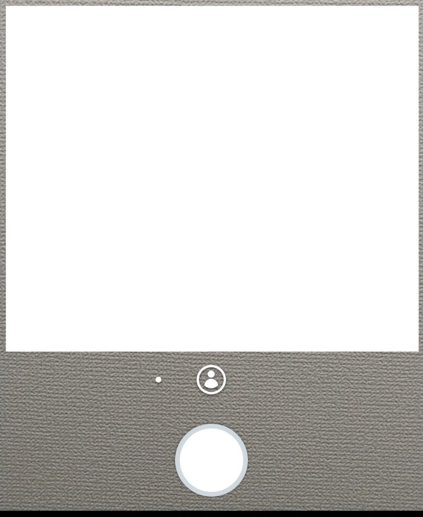 ステップ6
スマートフォンのカメラが起動するため、運転免許証やパスポートなどの本人確認書類を撮影します。文字や顔写真がはっきり確認できるように撮影することが重要です